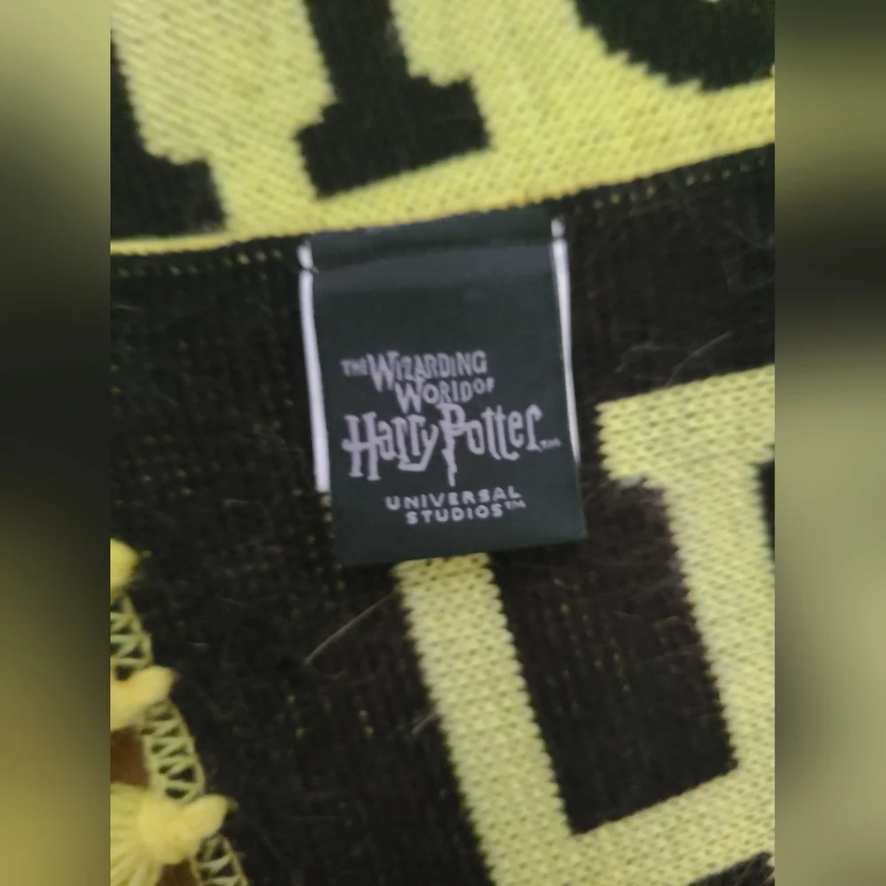 Wizarding World Of Harry Potter Hufflepuff Contrast Scarf